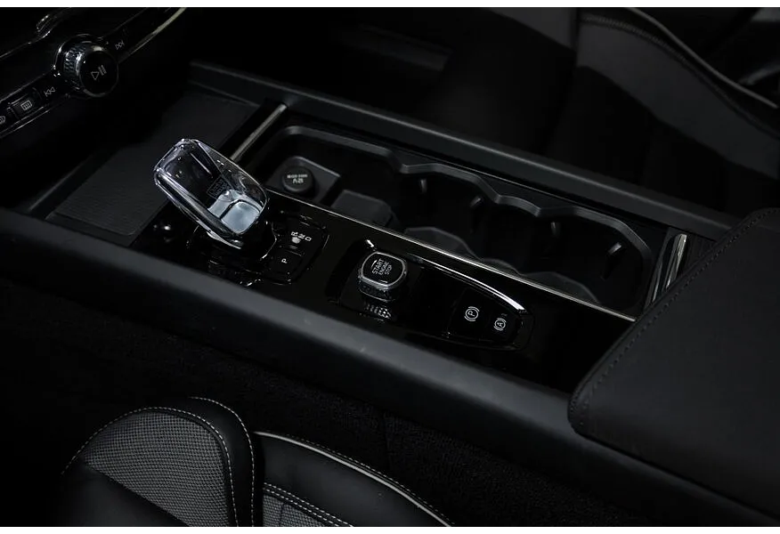 Volvo XC60 2.0 AT AWD (264 л.с.) Luxury Edition Черный в АВИЛОН. Слайд №12