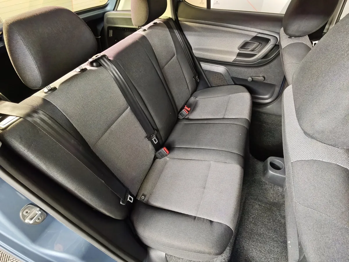 Skoda Fabia 1.2 MT (70 л.с.) Голубой в АВИЛОН. Слайд №17