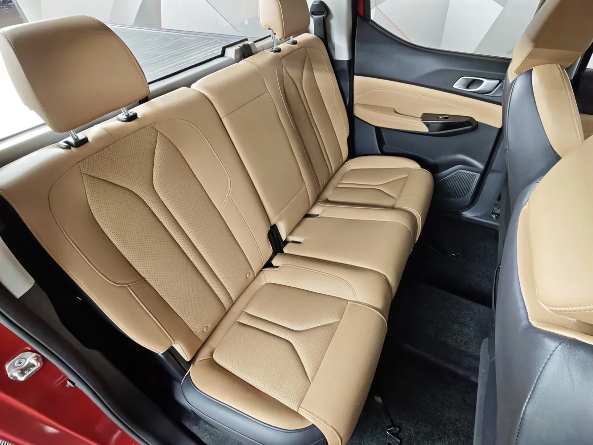 Changan HUNTER PLUS 2.0 AT 4WD (226 л.с.) Luxe Красный в АВИЛОН. Слайд №17