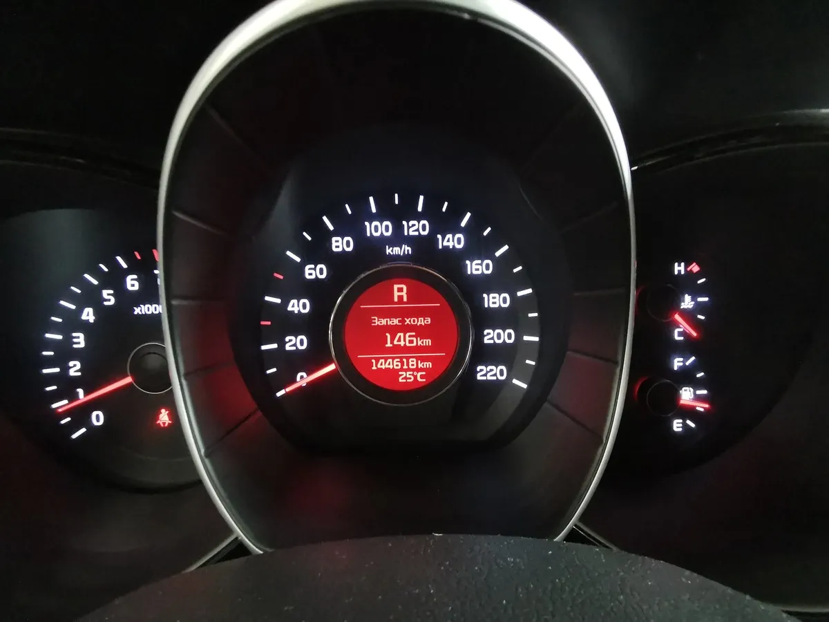 Kia Rio 1.6 AT (123 л.с.) Серебристый в АВИЛОН. Слайд №17
