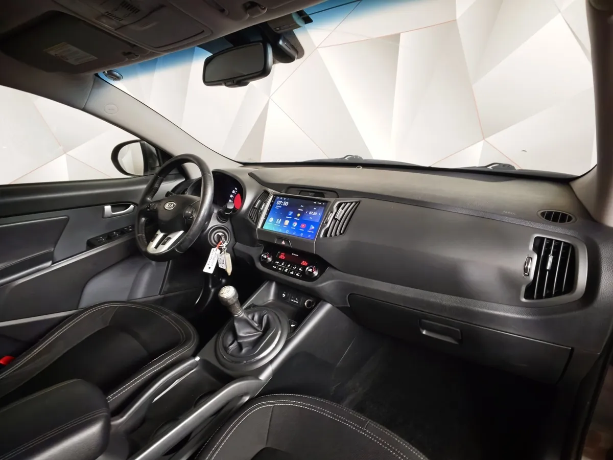 Kia Sportage 2.0 MT 4WD (150 л.с.) Серебристый в АВИЛОН. Слайд №10