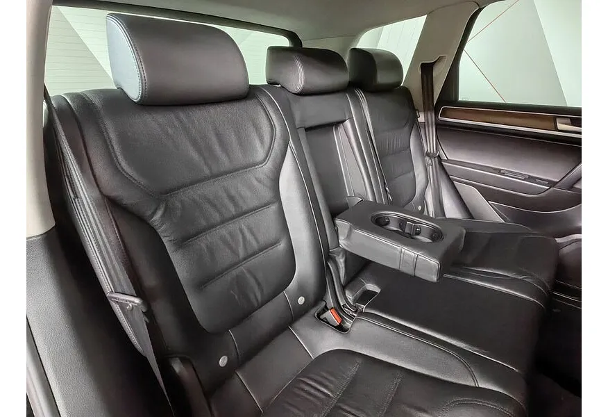 Volkswagen Touareg 3.0 TDI Tiptronic 4Motion (245 л.с.) V6 TDI Черный в АВИЛОН. Слайд №17