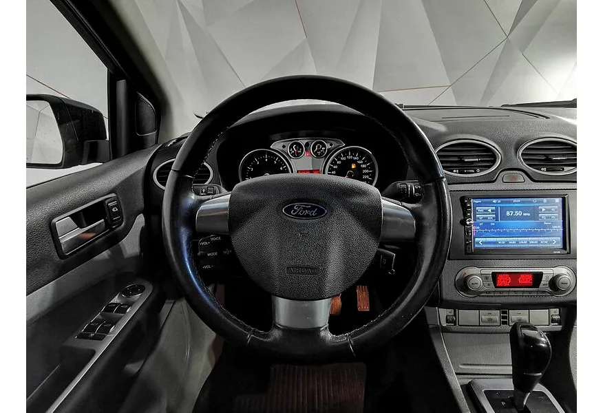 Ford Focus 2.0 AT (145 л.с.) Ghia Черный в АВИЛОН. Слайд №19