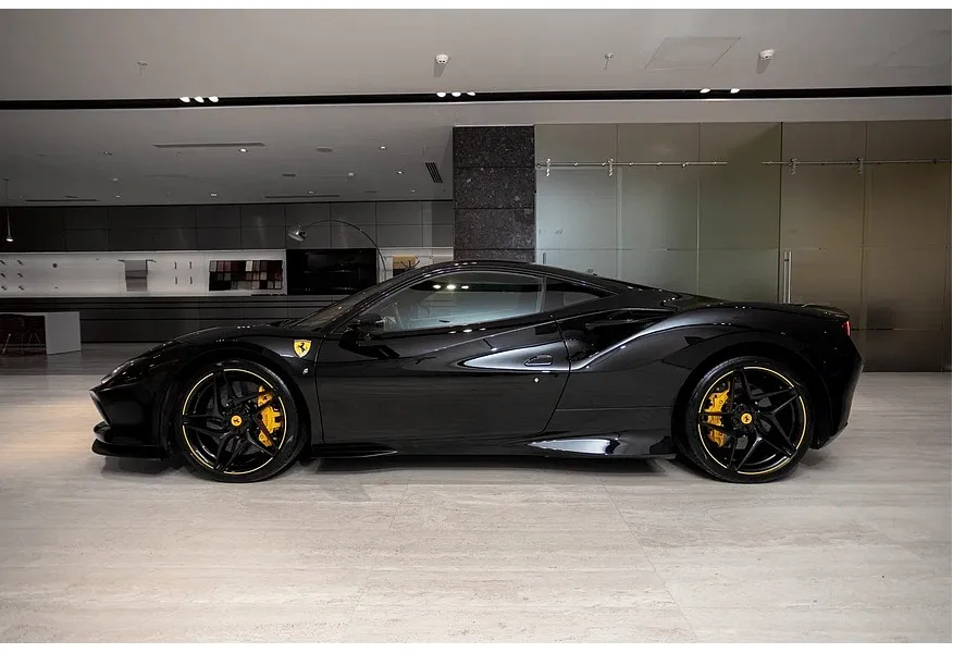 Ferrari F8 Tributo 3.9 V8 TURBO (720 л.с.) Черный в АВИЛОН. Слайд №3