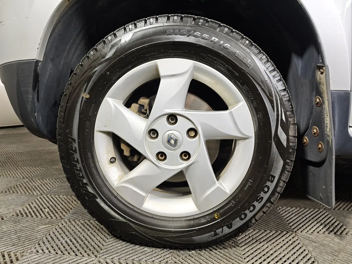 Renault Duster 2.0 MT 4x4 (143 л.с.) Серый в АВИЛОН. Слайд №9