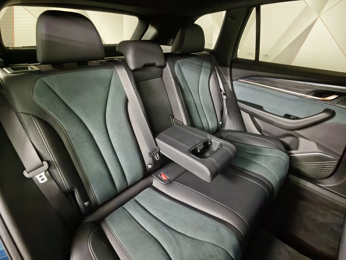 Geely Monjaro 2.0T 8AT 4WD (238 л.с.) Exclusive Синий в АВИЛОН. Слайд №17