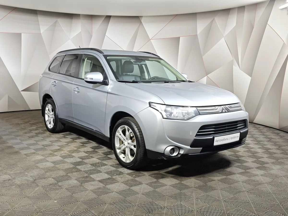 Mitsubishi Outlander 2.4 MIVEC CVT 4WD (167 л.с.) Instyle Серебристый в АВИЛОН. Слайд №3
