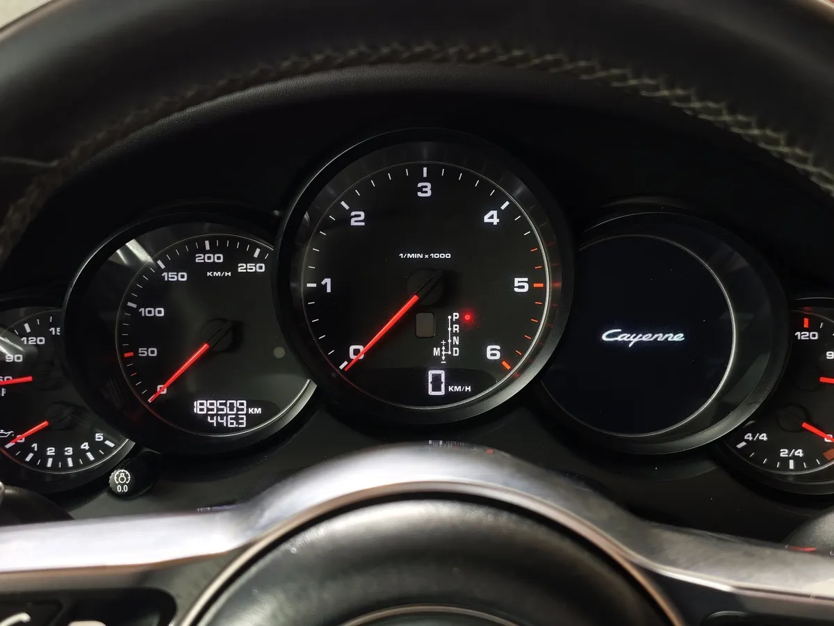 Porsche Cayenne Diesel 3.0 Tiptronic AWD (245 л.с.) Красный в АВИЛОН. Слайд №18