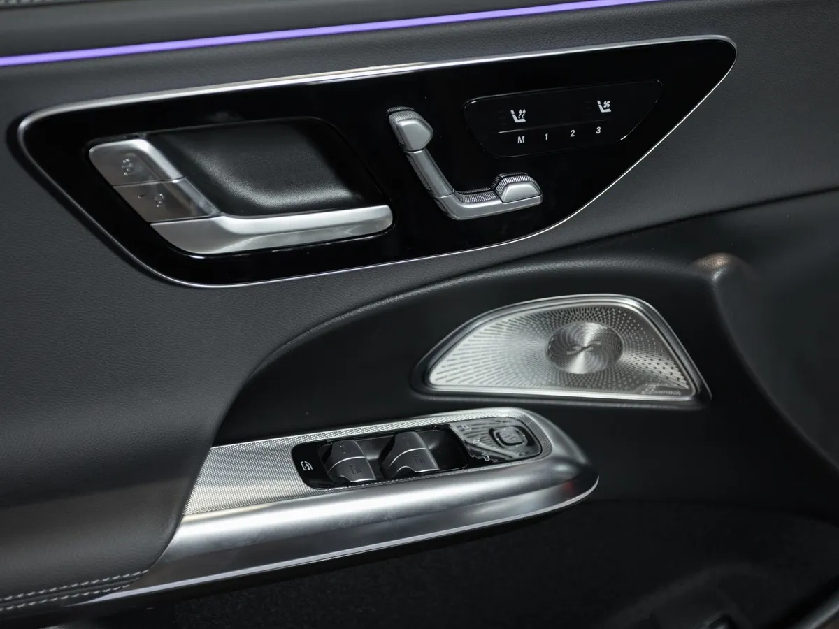 Mercedes-Benz E-Класс E 300 4MATIC (258 л.с.) Черный в АВИЛОН. Слайд №18