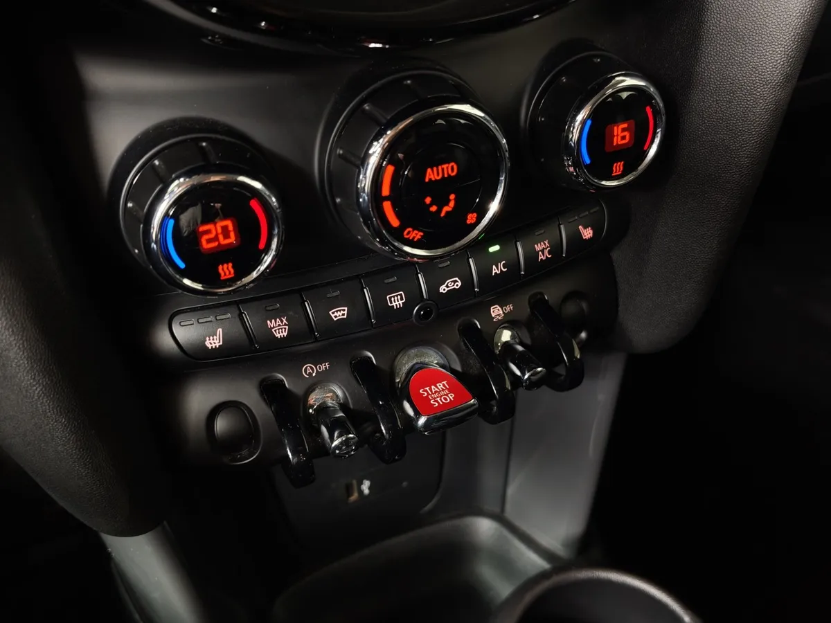 MINI 3 двери Cooper 1.5 AT (136 л.с.) Essential Серый в АВИЛОН. Слайд №16