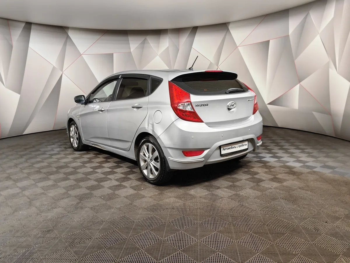 Hyundai Solaris 1.6 AT (123 л.с.) Active Серебристый в АВИЛОН. Слайд №4