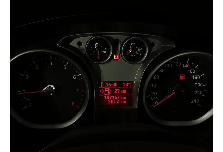 Ford Focus 2.0 AT (145 л.с.) Ghia Черный в АВИЛОН. Слайд №17