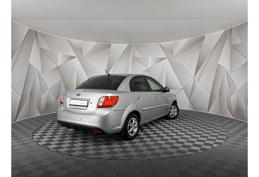 Kia Rio 1.4 AT (97 л.с.) Серебристый в АВИЛОН. Слайд №2 Kia Rio 1.4 AT (97 л.с.) Серебристый в АВИЛОН. Слайд №2