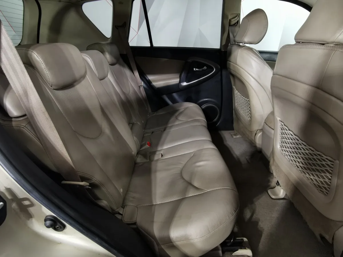 Toyota RAV4 2.0 AT AWD (152 л.с.) Бежевый в АВИЛОН. Слайд №14