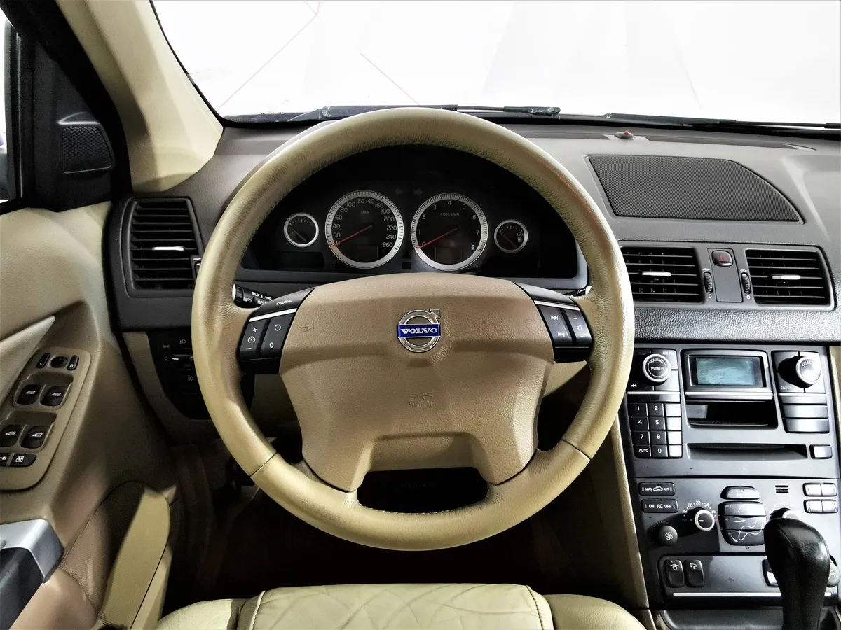 Volvo XC90 2.5 T5 Geartronic AWD (5 мест) (210 л.с.) Коричневый в АВИЛОН. Слайд №19