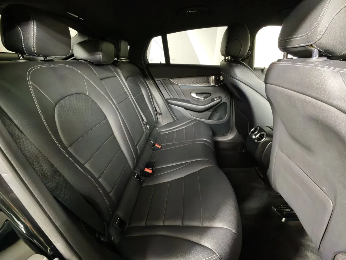 Mercedes-Benz GLC Купе 300 d 9G-TRONIC 4MATIC (245 л.с.) Premium Черный в АВИЛОН. Слайд №16