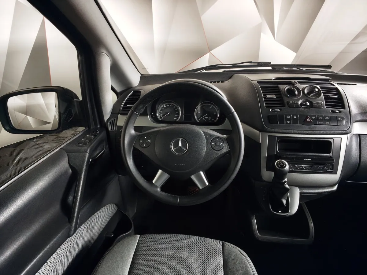 Mercedes-Benz Viano 2.2 CDi TouchShift 4MATIC удлиненный (163 л.с.) Черный в АВИЛОН. Слайд №19