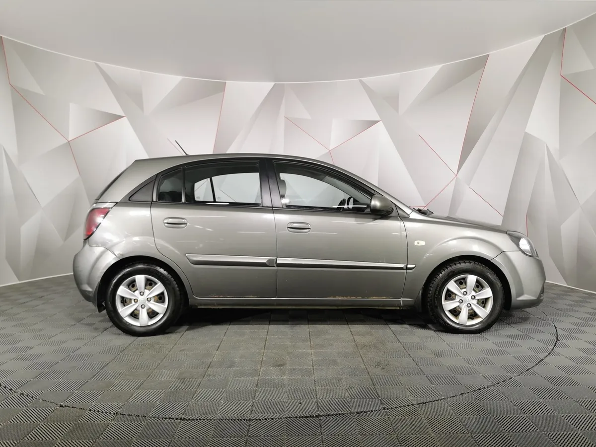 Kia Rio 1.4 AT (97 л.с.) Classic Серебристый в АВИЛОН. Слайд №6
