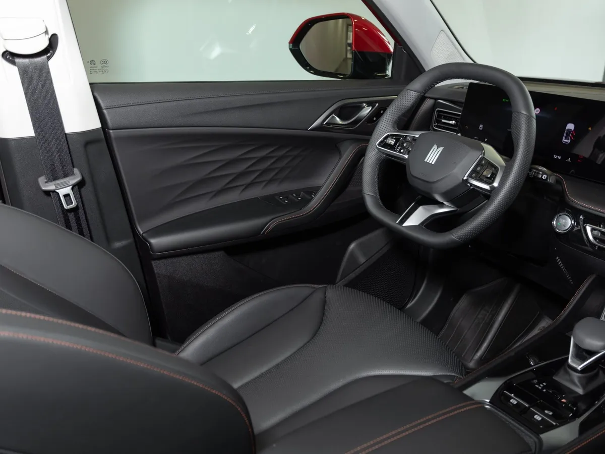 Москвич М70 1.5 DCT FWD (150 л.с.) Драйв Красный в АВИЛОН. Слайд №13