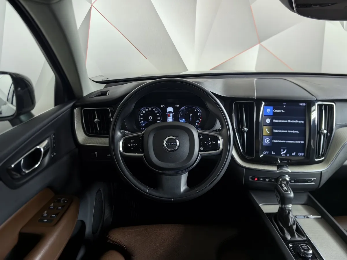 Volvo XC60 2.0 T5 AT AWD (249 л.с.) Inscription Коричневый в АВИЛОН. Слайд №20 Volvo XC60 2.0 T5 AT AWD (249 л.с.) Inscription Коричневый в АВИЛОН. Слайд №20