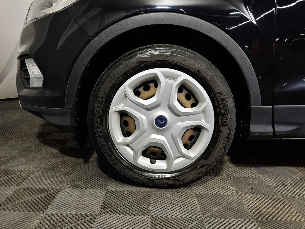 Ford Kuga 2.5 AT (150 л.с.) Trend Черный в АВИЛОН. Слайд №8