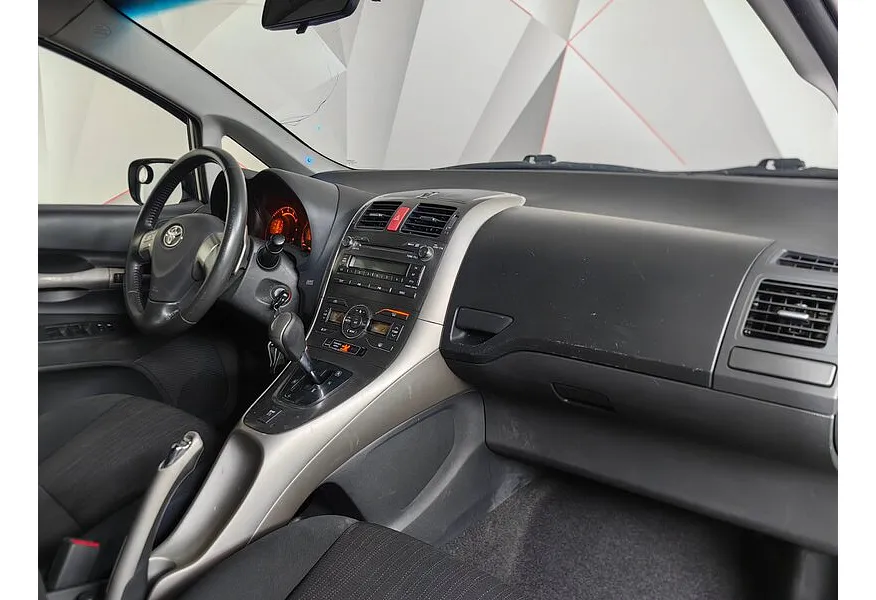 Toyota Auris 1.6 MMT (124 л.с.) Серебристый в АВИЛОН. Слайд №10 Toyota Auris 1.6 MMT (124 л.с.) Серебристый в АВИЛОН. Слайд №10