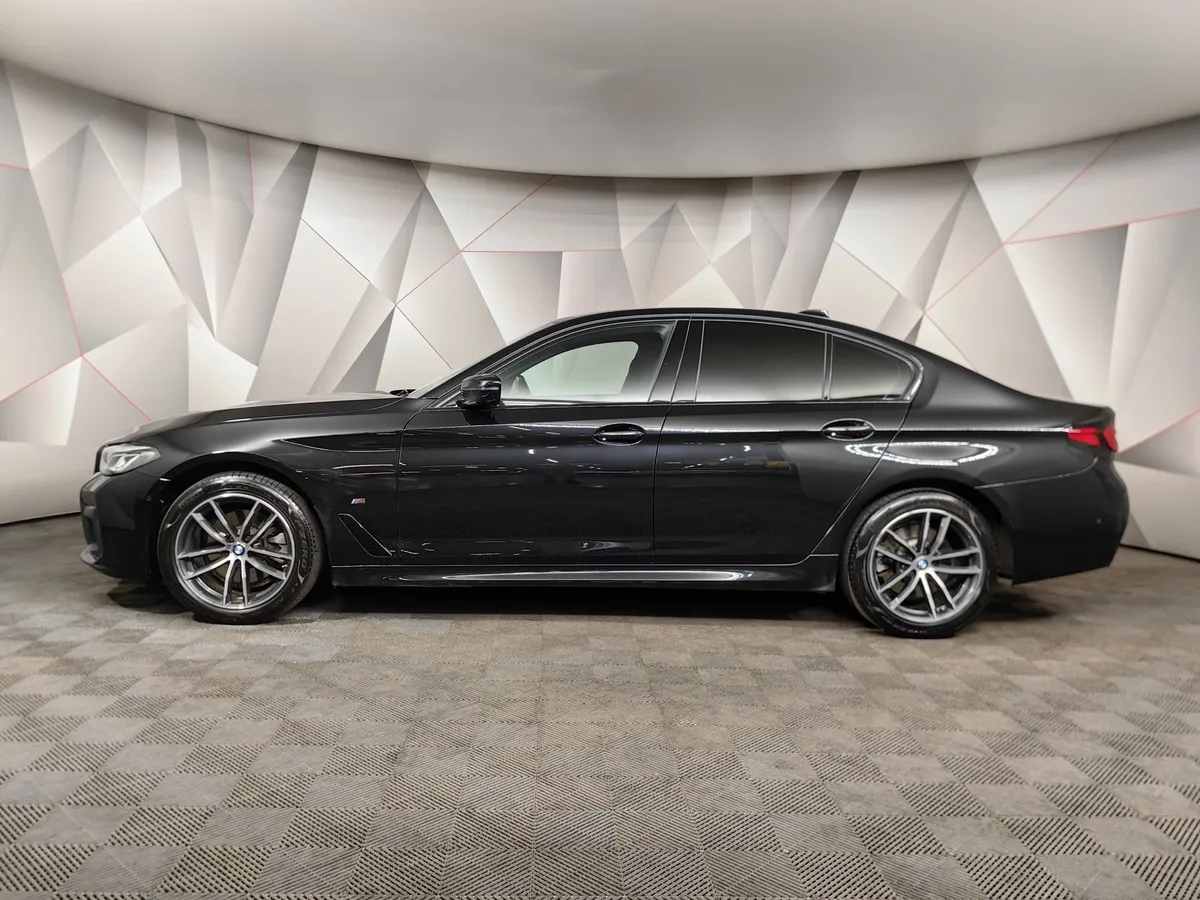 BMW 5 серия 520d xDrive Steptronic (190 л.с.) M Sport Черный в АВИЛОН. Слайд №5