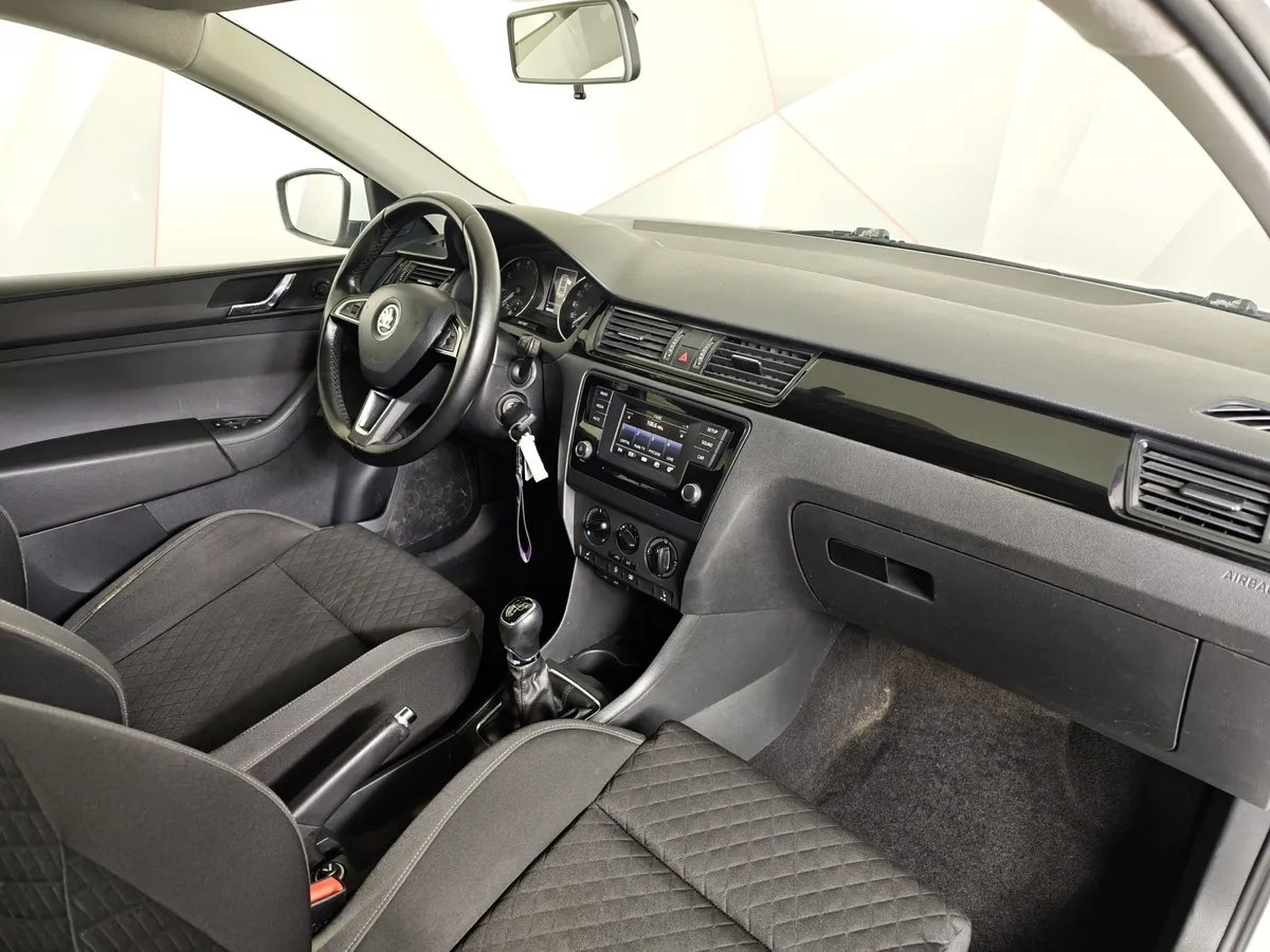 Skoda Rapid 1.6 MT (90 л.с.) Белый в АВИЛОН. Слайд №13