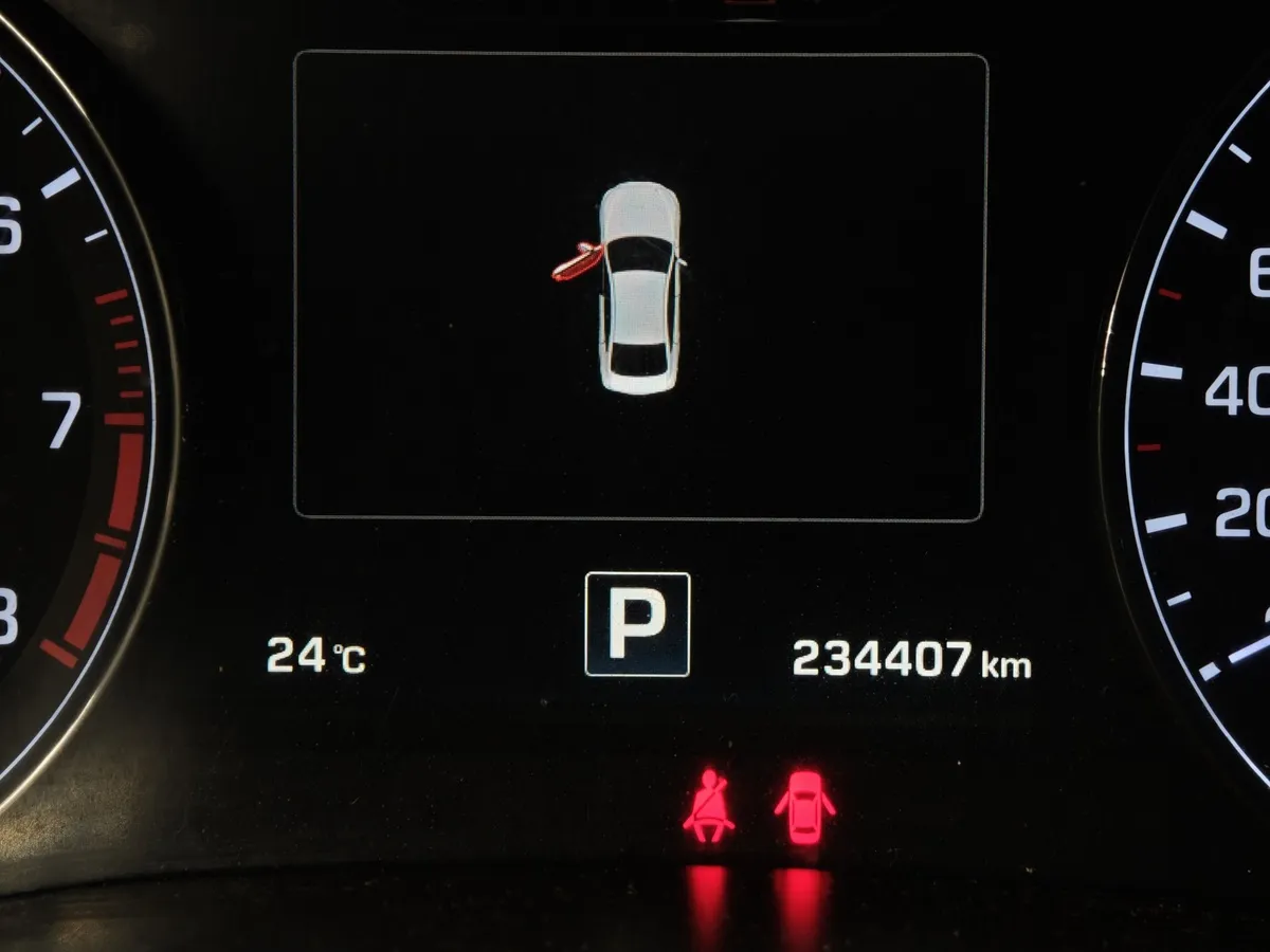 Hyundai Genesis 3.0 AT AWD (249 л.с.) Luxury Черный в АВИЛОН. Слайд №18