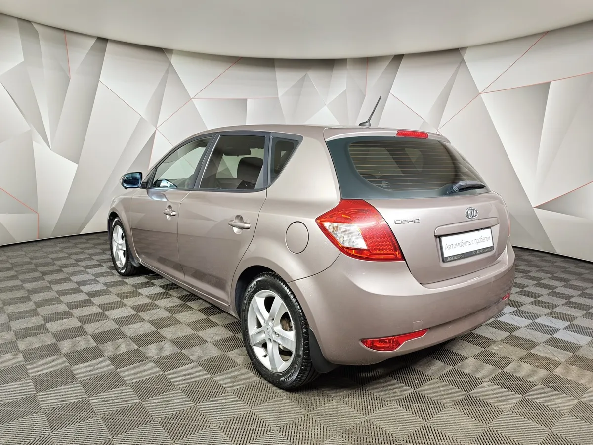 Kia Ceed 1.6 AT (122 л.с.) Бежевый в АВИЛОН. Слайд №4