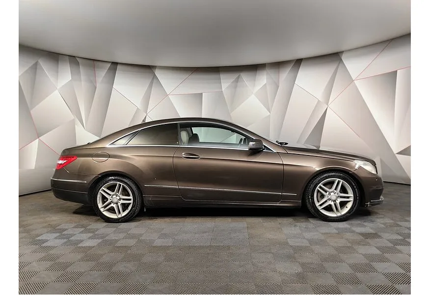 LIVE. Слайд №4