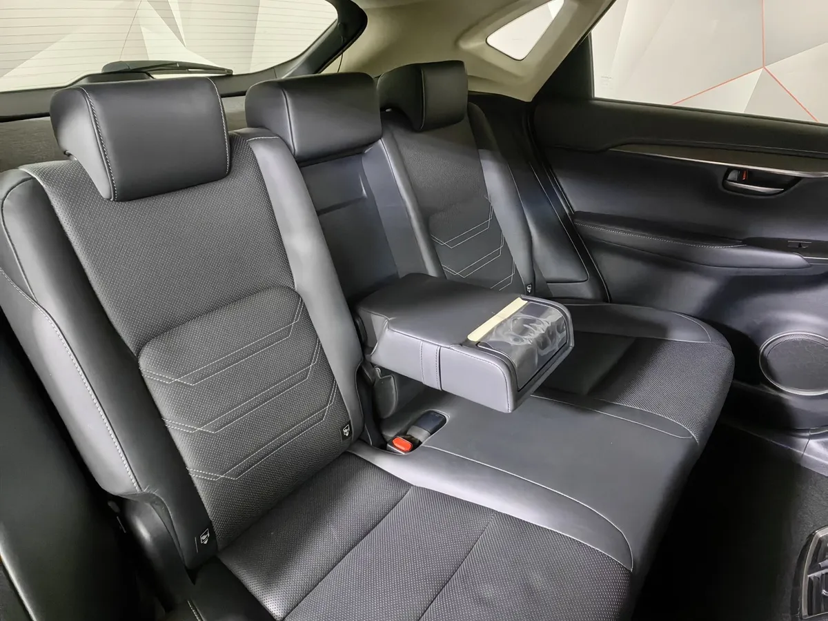 Lexus NX 200t АТ AWD (238 л.с.) Черный в АВИЛОН. Слайд №17