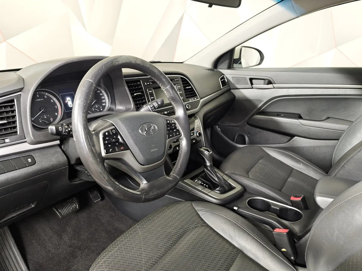 Hyundai Elantra 2.0 - 6AT (150 л.с.) Elegance + Style Белый в АВИЛОН. Слайд №19