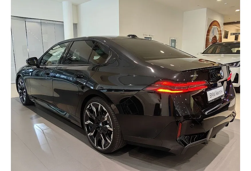 BMW 5 серия 520d xDrive AT (197 л.с.) Черный в АВИЛОН. Слайд №4