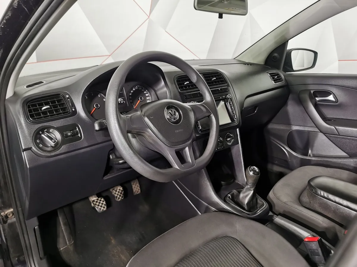 Volkswagen Polo 1.6 MPI MT (90 л.с.) Comfortline Черный в АВИЛОН. Слайд №18
