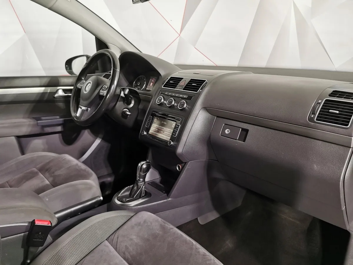 Volkswagen Touran 1.4 TSI DSG (170 л.с.) Highline Коричневый в АВИЛОН. Слайд №13