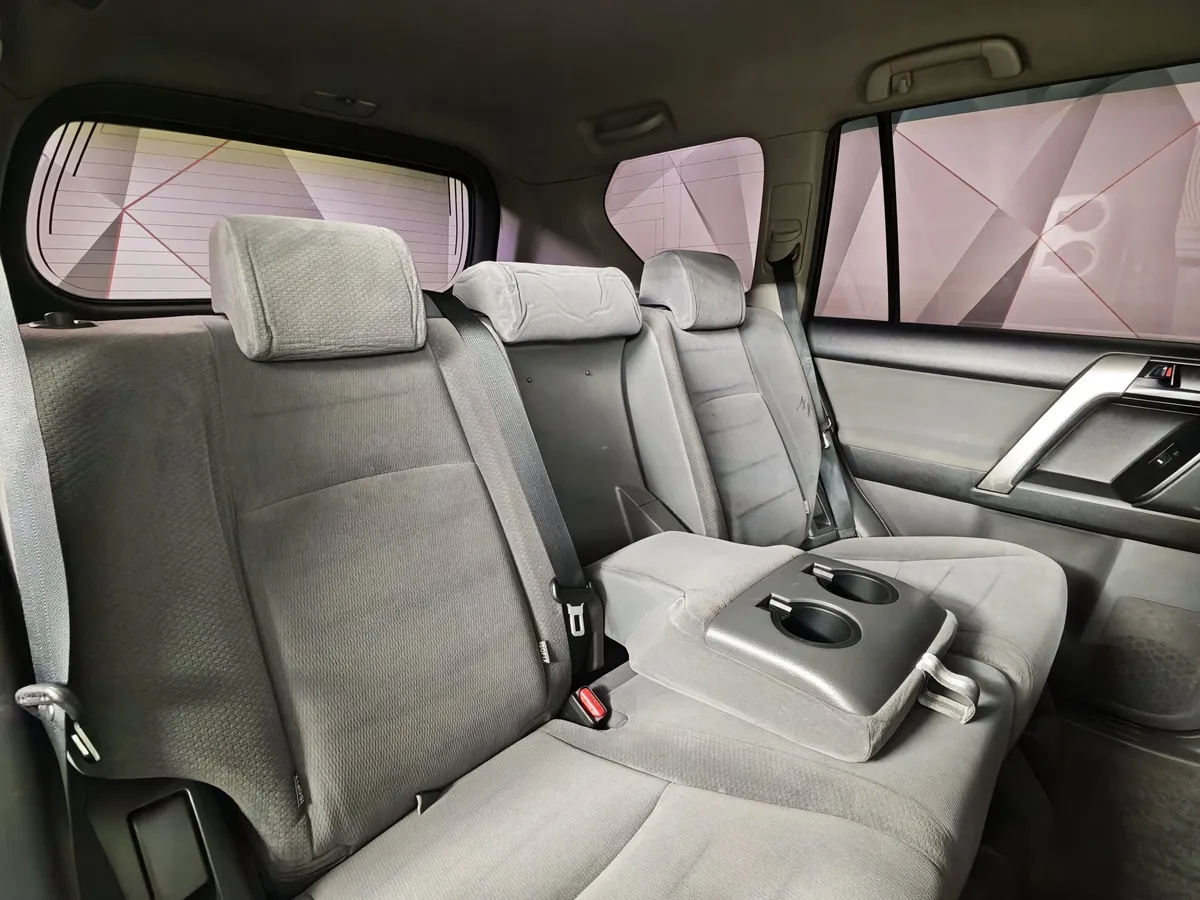 Toyota Land Cruiser Prado 3.0 D AT 4WD (5 мест) (173 л.с.) Белый в АВИЛОН. Слайд №17