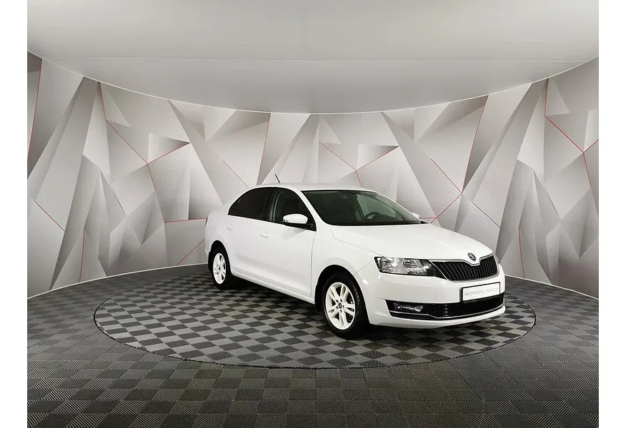 Skoda Rapid 1.6 MT (90 л.с.) Белый в АВИЛОН. Слайд №3