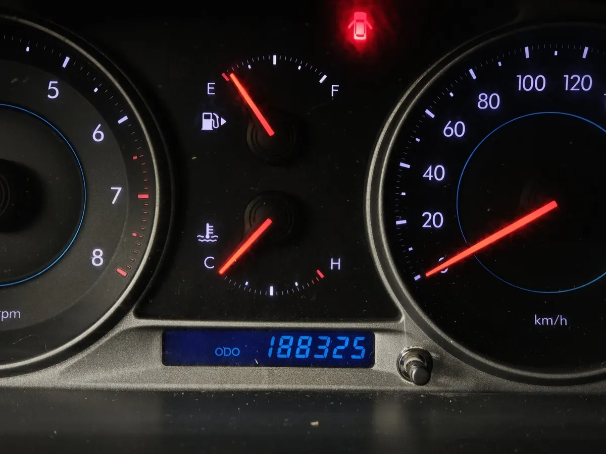 Chevrolet Epica 2.0 MT (143 л.с.) Черный в АВИЛОН. Слайд №15