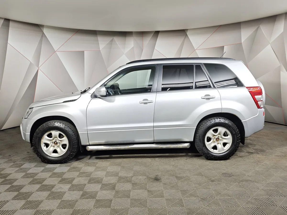 Suzuki Grand Vitara 2.0 AT (140 л.с.) Серебристый в АВИЛОН. Слайд №5