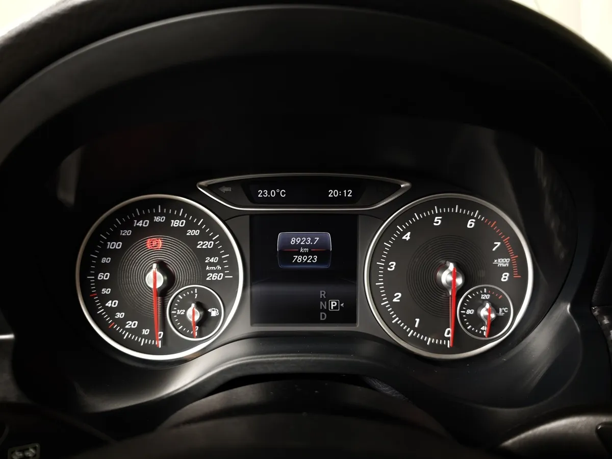 Mercedes-Benz GLA 200 7G-DCT (150 л.с.) Особая серия Серый в АВИЛОН. Слайд №16