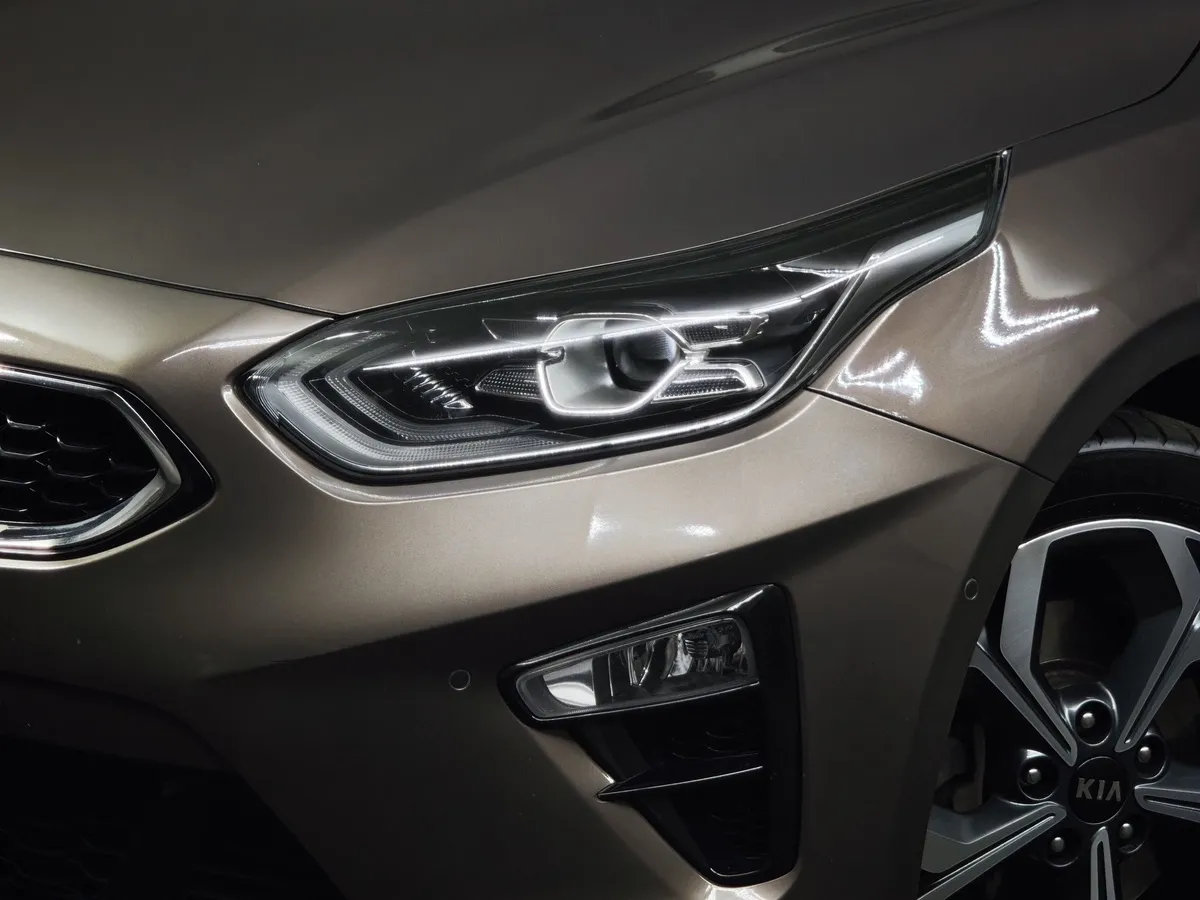 Kia Ceed 1.4 T-GDI AMT (140 л.с.) Premium Plus Коричневый в АВИЛОН. Слайд №10