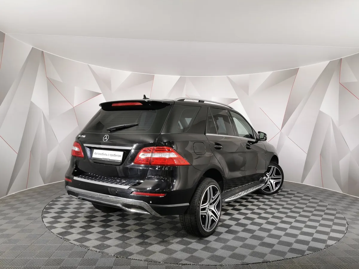 Mercedes-Benz M-Класс ML 350 BlueEfficiency 7G-Tronic Plus 4Matic (306 л.с.) Черный в АВИЛОН. Слайд №2
