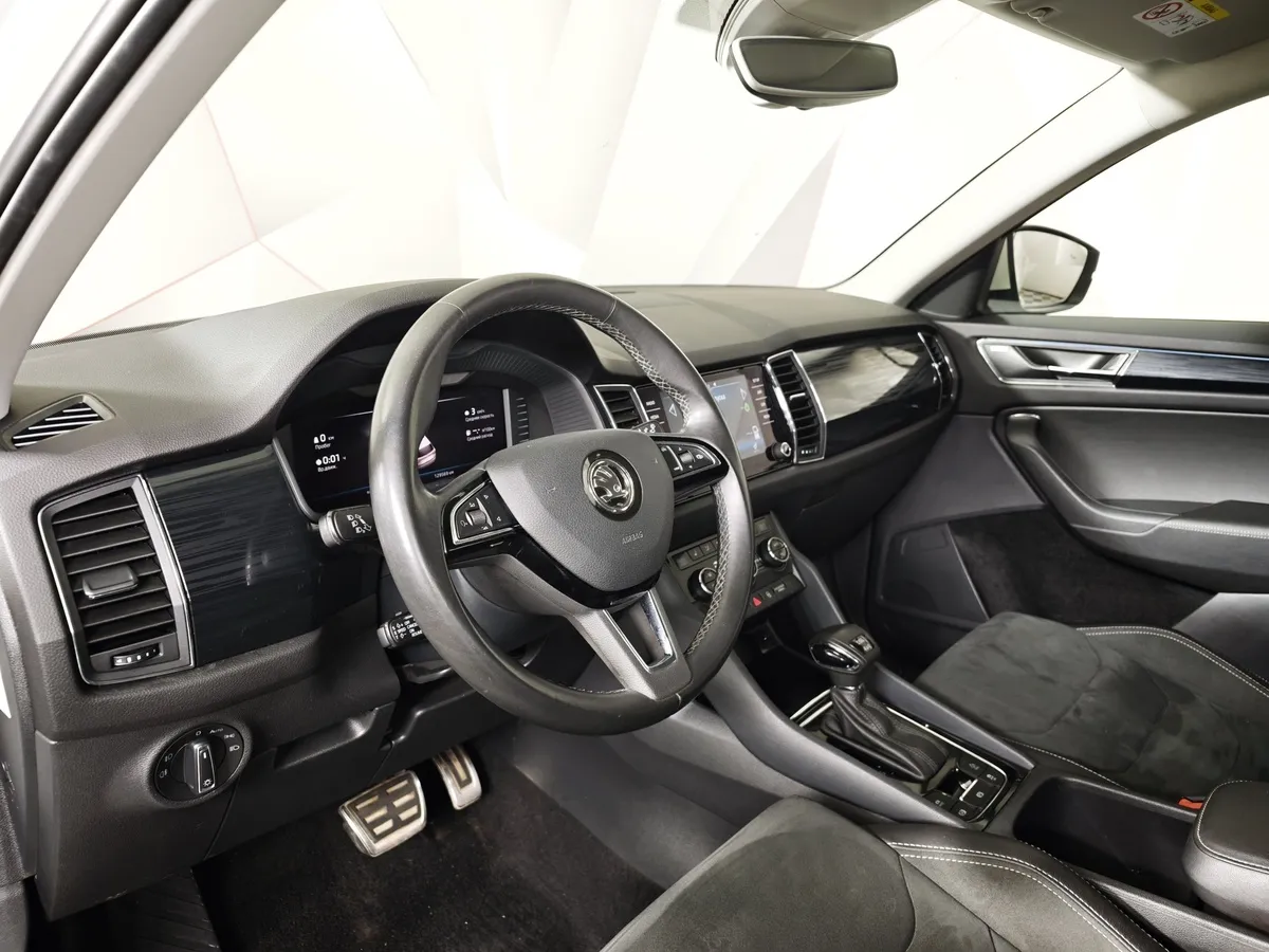 Skoda Kodiaq 2.0 TSI DSG 4X4 (180 л.с.) Белый в АВИЛОН. Слайд №19