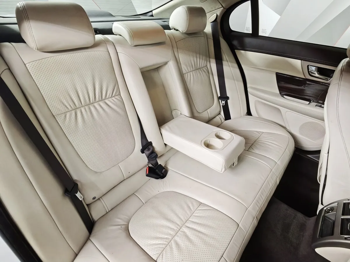 Jaguar XF 3.0 AT (238 л.с.) Белый в АВИЛОН. Слайд №15