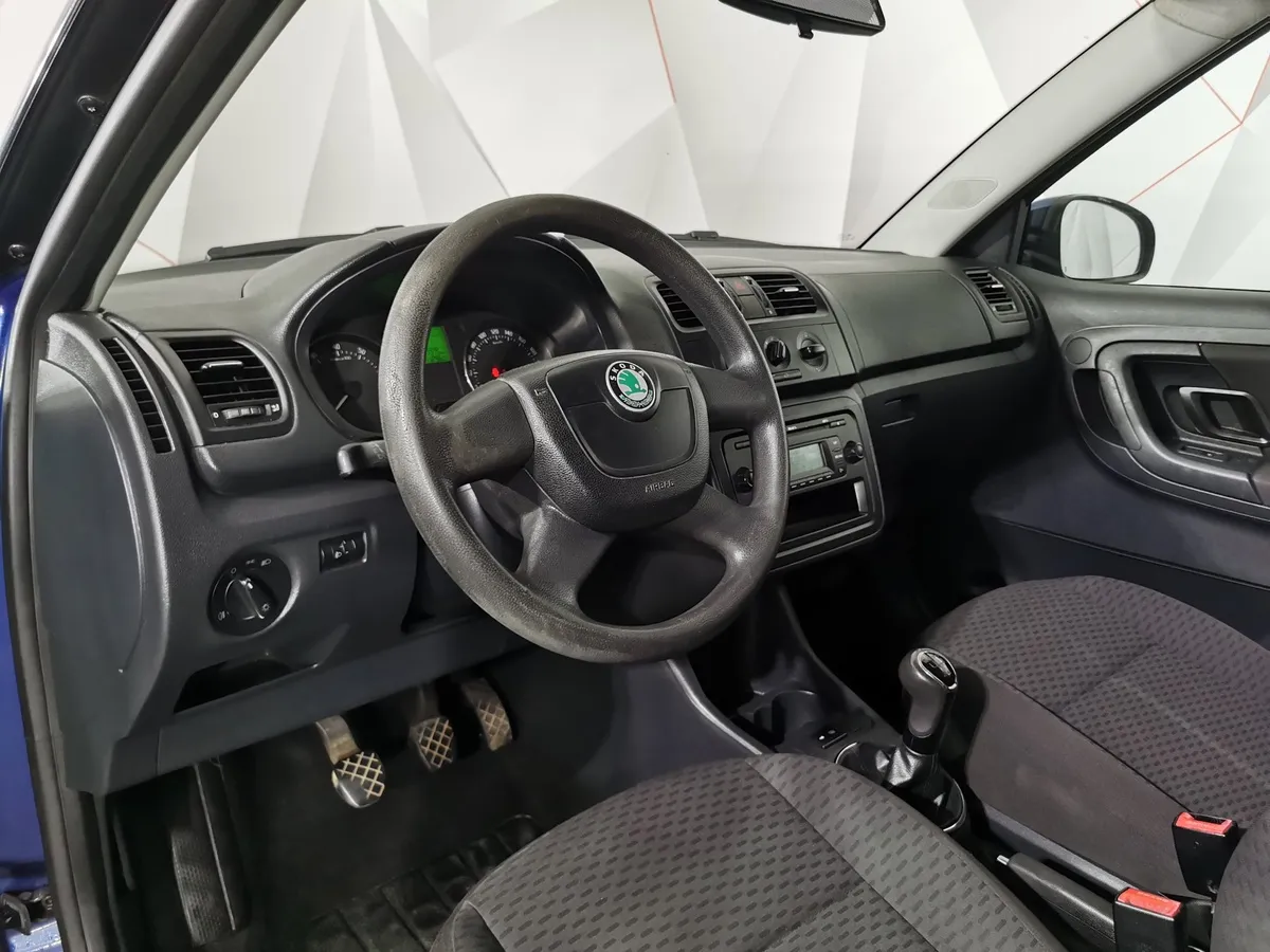 Skoda Fabia 1.2 MT (70 л.с.) Синий в АВИЛОН. Слайд №17
