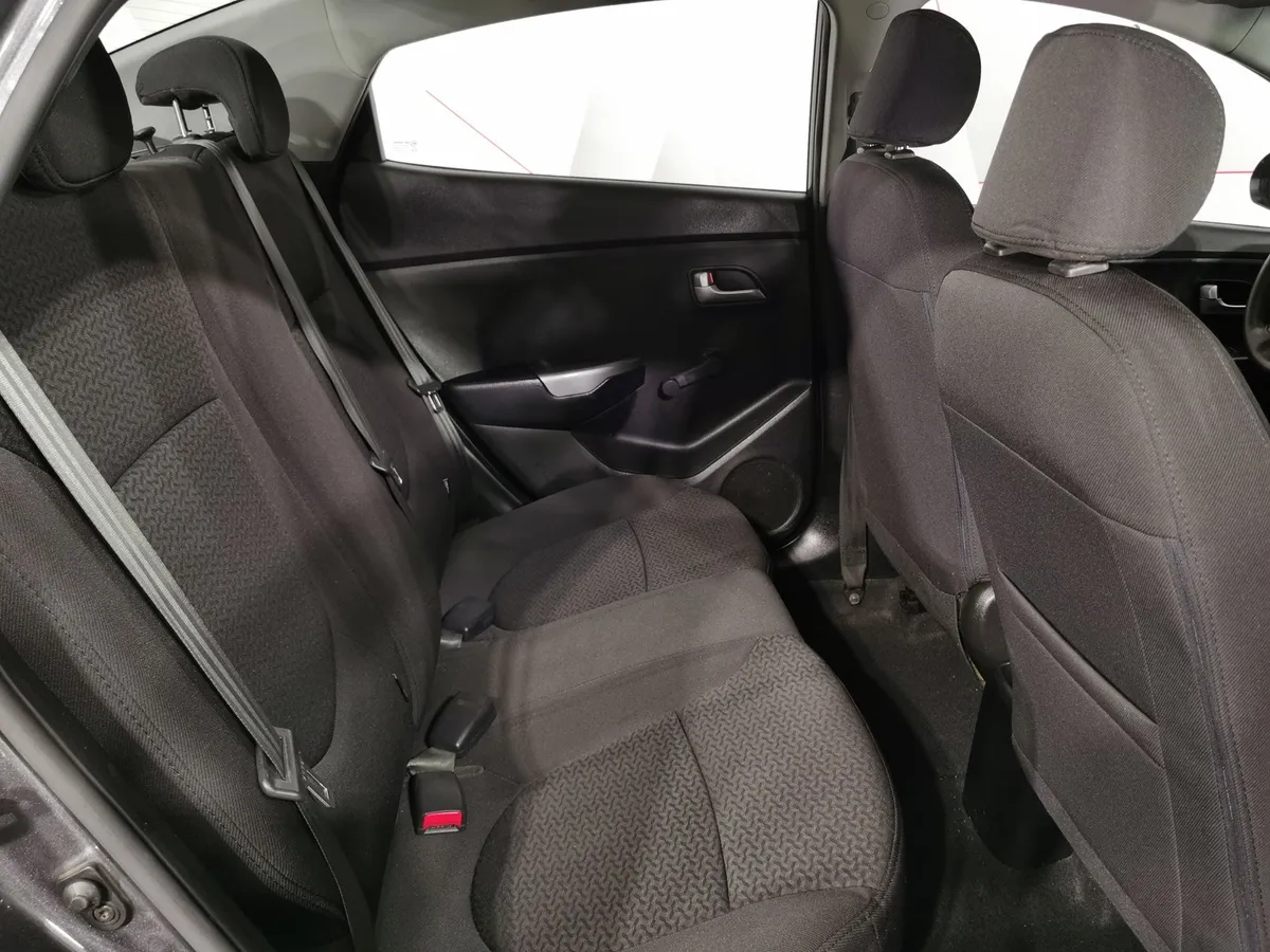 Kia Rio 1.4 AT (107 л.с.) Серый в АВИЛОН. Слайд №15