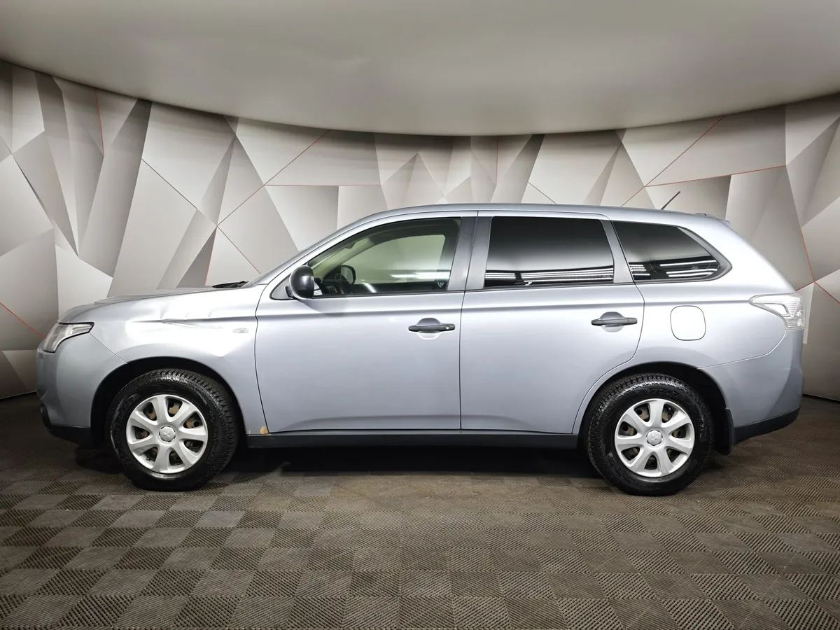 Mitsubishi Outlander 2.0 CVT (146 л.с.) Invite Серебристый в АВИЛОН. Слайд №5