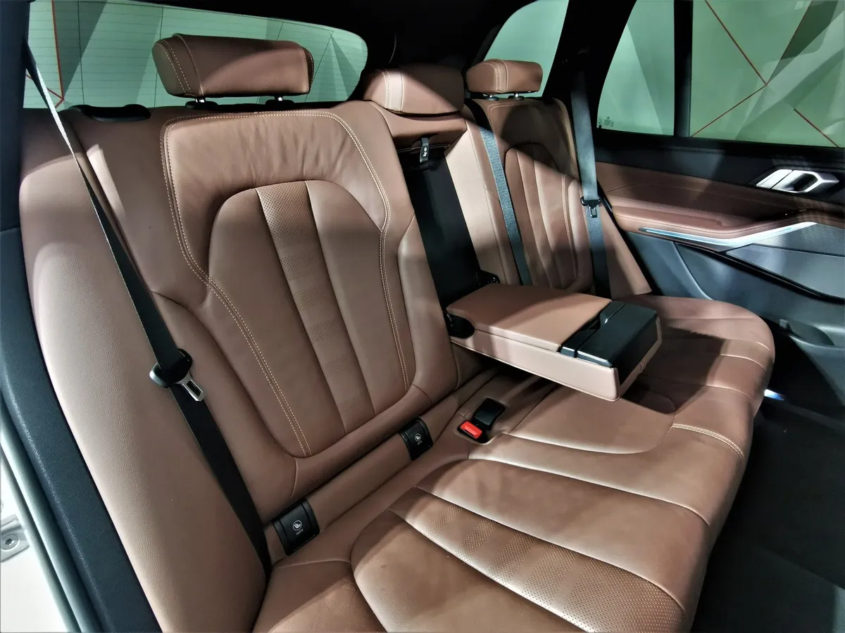 BMW X5 xDrive40i Steptronic (340 л.с.) Белый в АВИЛОН. Слайд №15