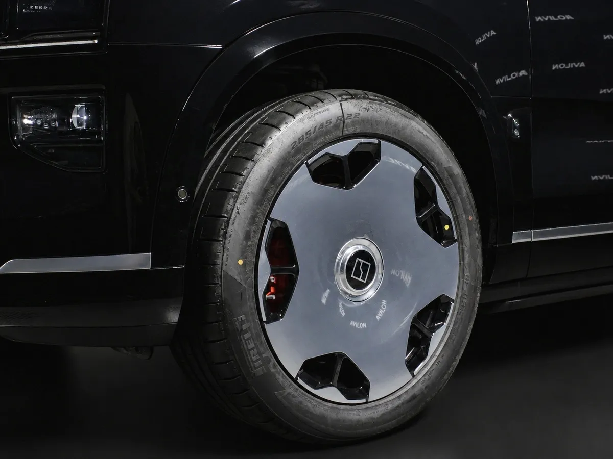 Zeekr 9X 2.0h AT 4WD (1177 л.с.) Hyper Черный в АВИЛОН. Слайд №13